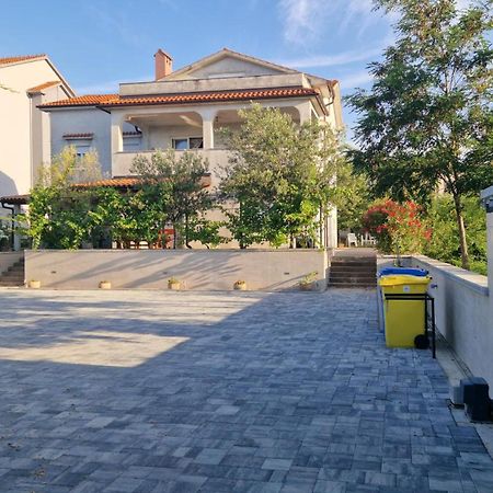 Apartments In Rijeka, Free Parking And Large Terrace, 15Min Drive From The Beach Eksteriør billede