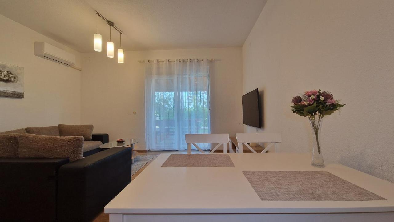 Apartments In Rijeka, Free Parking And Large Terrace, 15Min Drive From The Beach Eksteriør billede