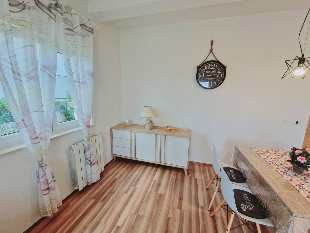Apartments In Rijeka, Free Parking And Large Terrace, 15Min Drive From The Beach Eksteriør billede