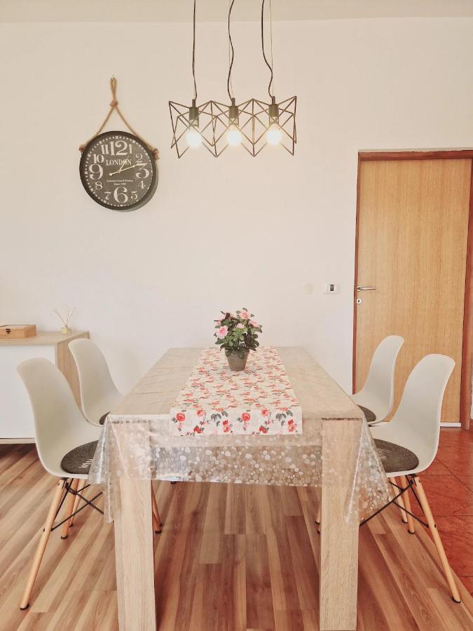 Apartments In Rijeka, Free Parking And Large Terrace, 15Min Drive From The Beach Eksteriør billede