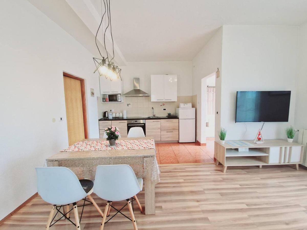 Apartments In Rijeka, Free Parking And Large Terrace, 15Min Drive From The Beach Eksteriør billede