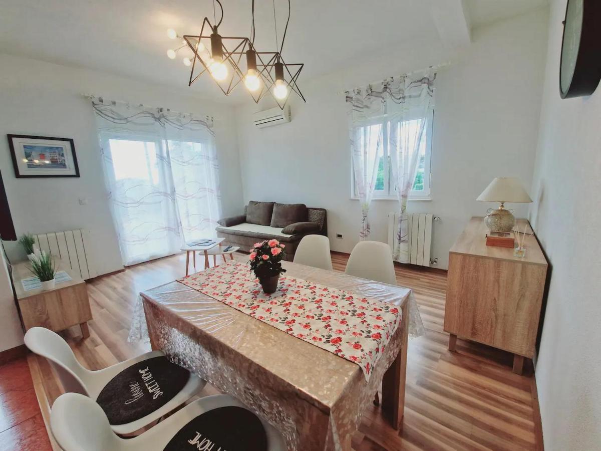 Apartments In Rijeka, Free Parking And Large Terrace, 15Min Drive From The Beach Eksteriør billede