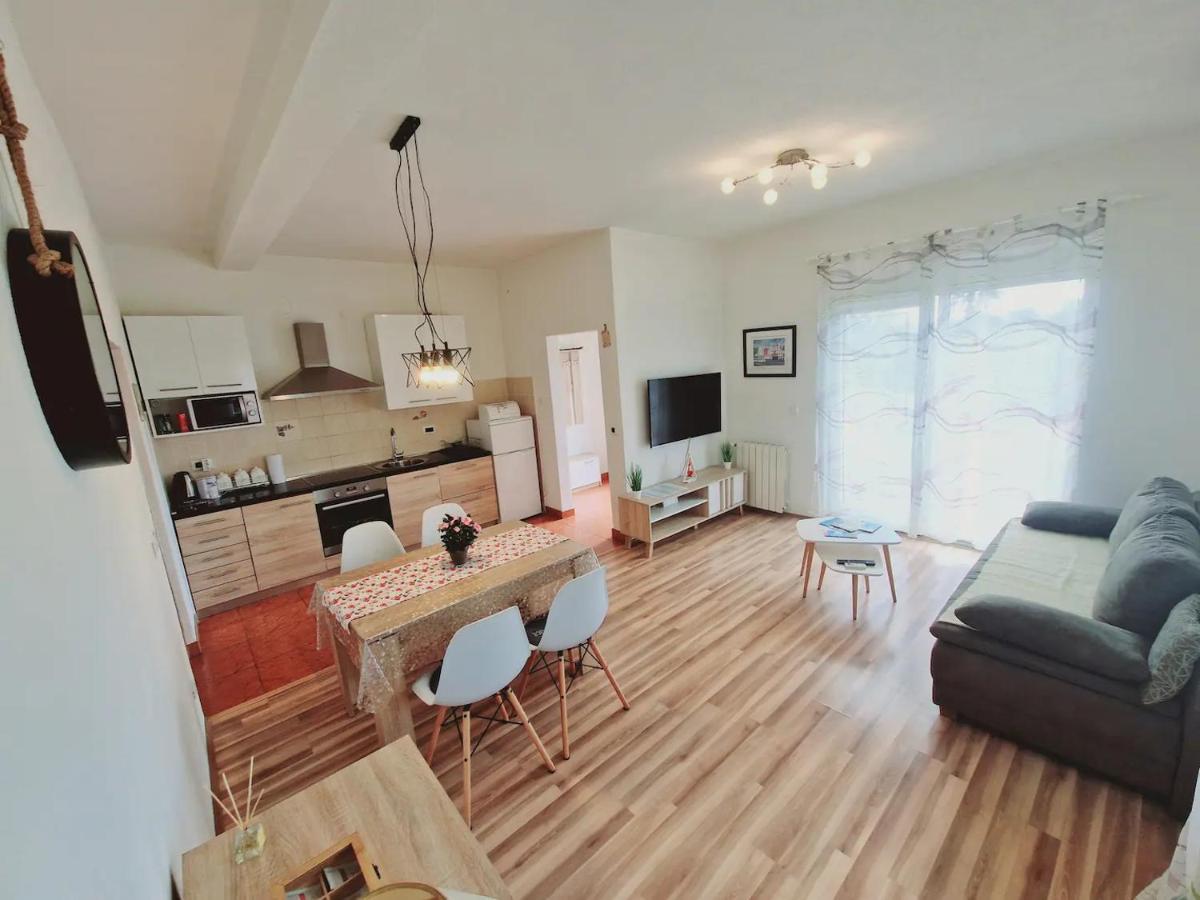 Apartments In Rijeka, Free Parking And Large Terrace, 15Min Drive From The Beach Eksteriør billede
